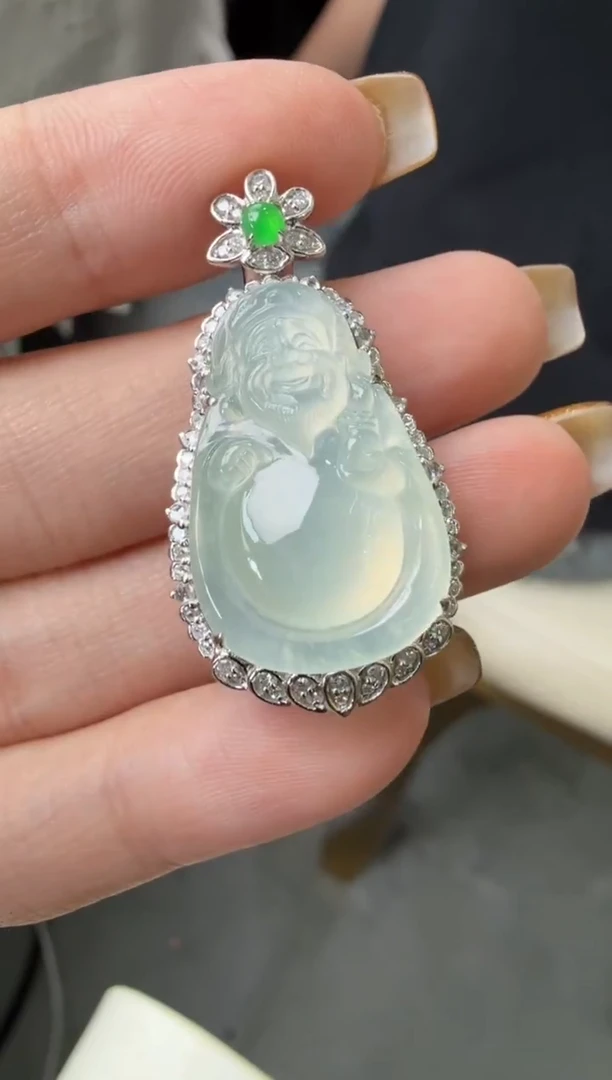 颈饰18K金镶嵌翡翠吊坠