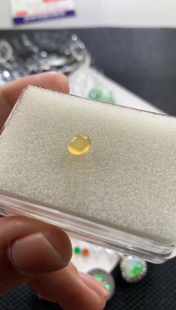 翡翠裸石高冰黄蛋面