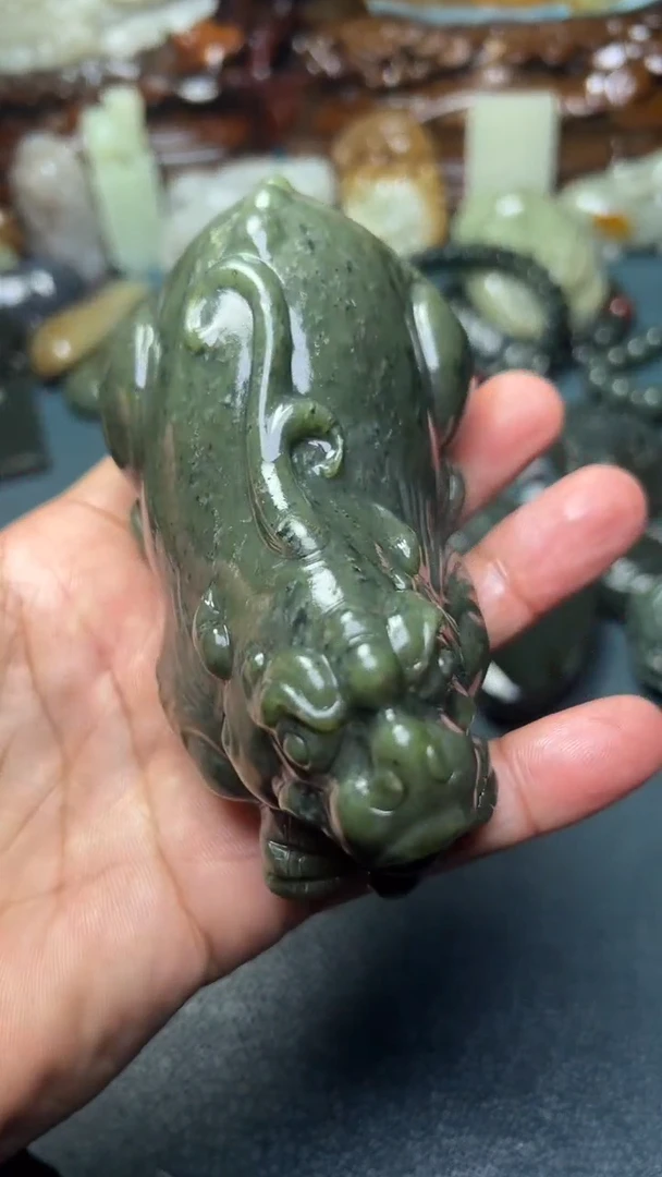 未镶嵌和田玉把件-