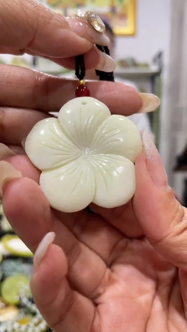 岫玉未镶嵌吊坠