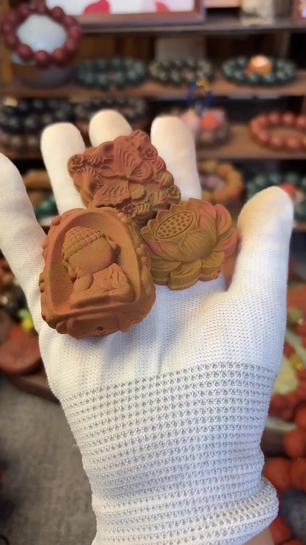 泥塑热辣滚烫香牌三个