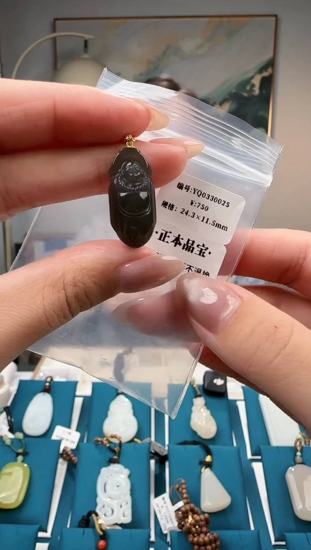 颈饰18K金镶嵌和田玉吊坠YQ