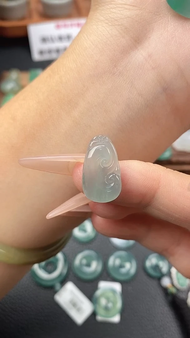 颈饰未镶嵌翡翠如意