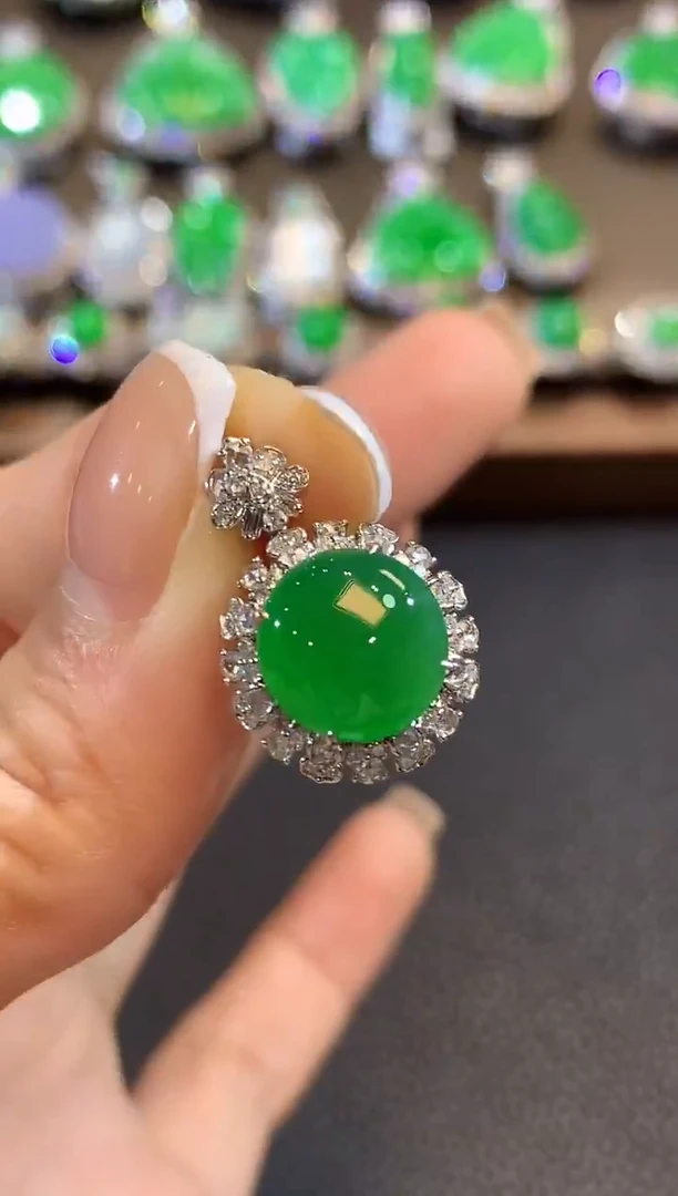 吊坠(不含链)18K金镶嵌翡翠C71