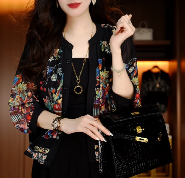 卓曼 夏季新款高端圆领显瘦减龄气质轻奢女士上衣百搭V24C187