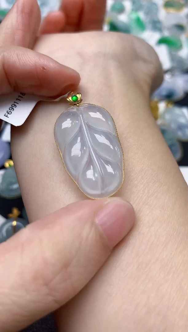 颈饰18K金镶嵌翡翠天然缅甸A货翡翠