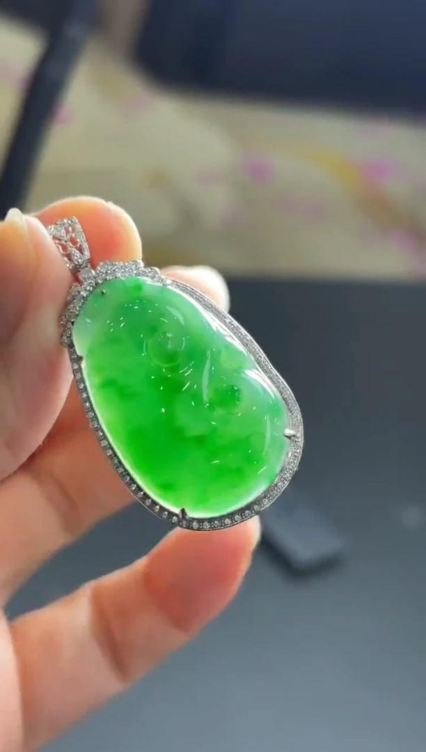 颈饰18K金镶嵌翡翠YM1350-1 如意