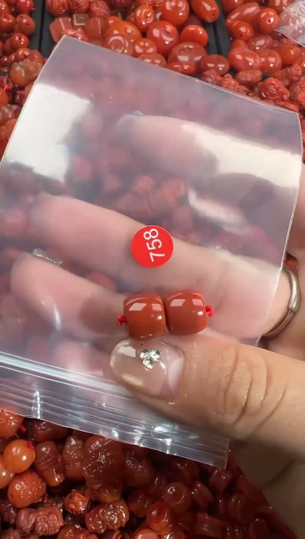 南红玛瑙未镶嵌颈饰2