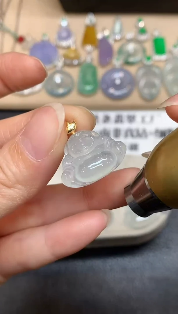 颈饰18K金镶嵌翡翠佛公【无服务费