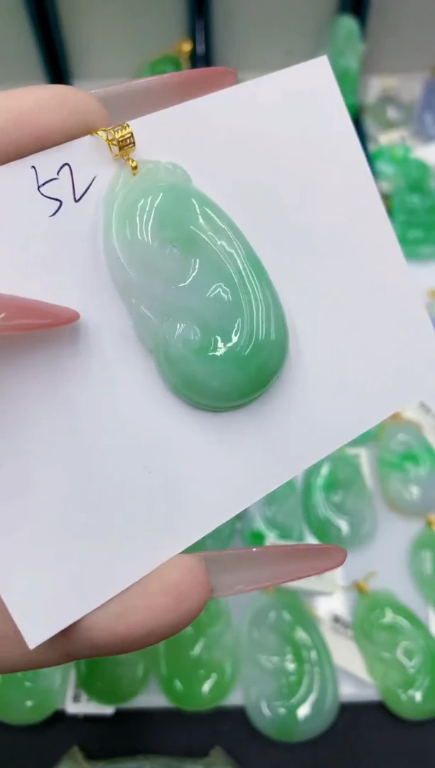 翡翠18K金镶嵌颈饰11111111111111