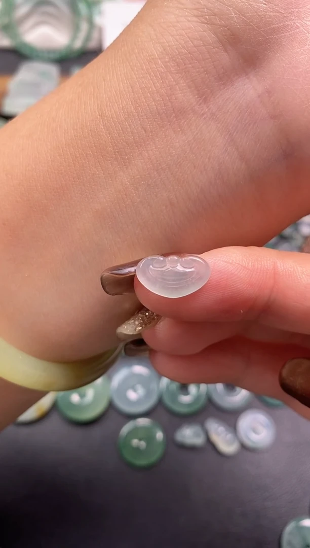 颈饰未镶嵌翡翠如意