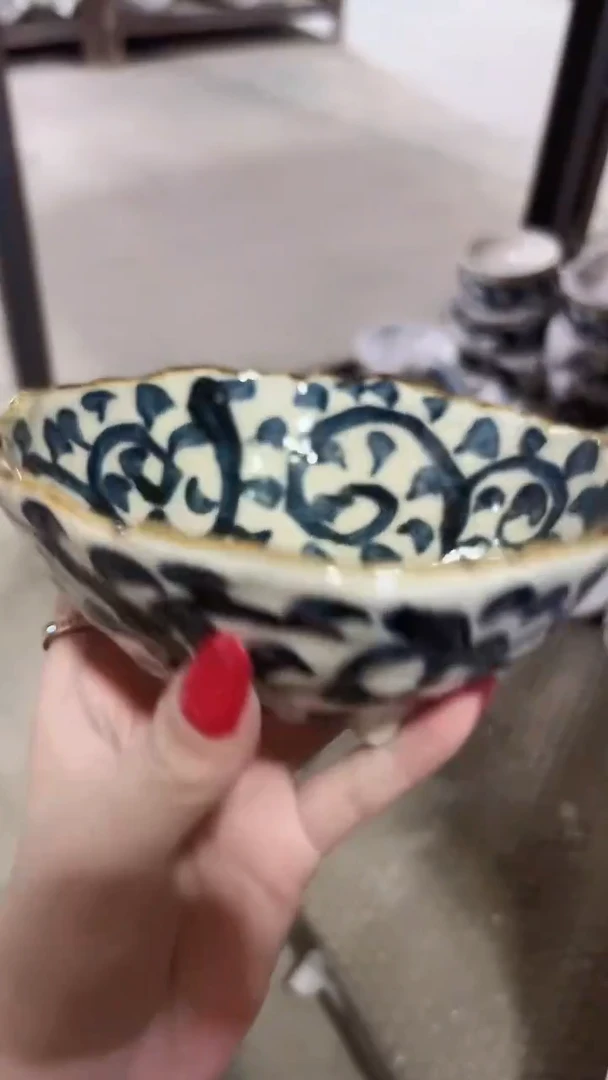 陶瓷唐草14cm深钵一个