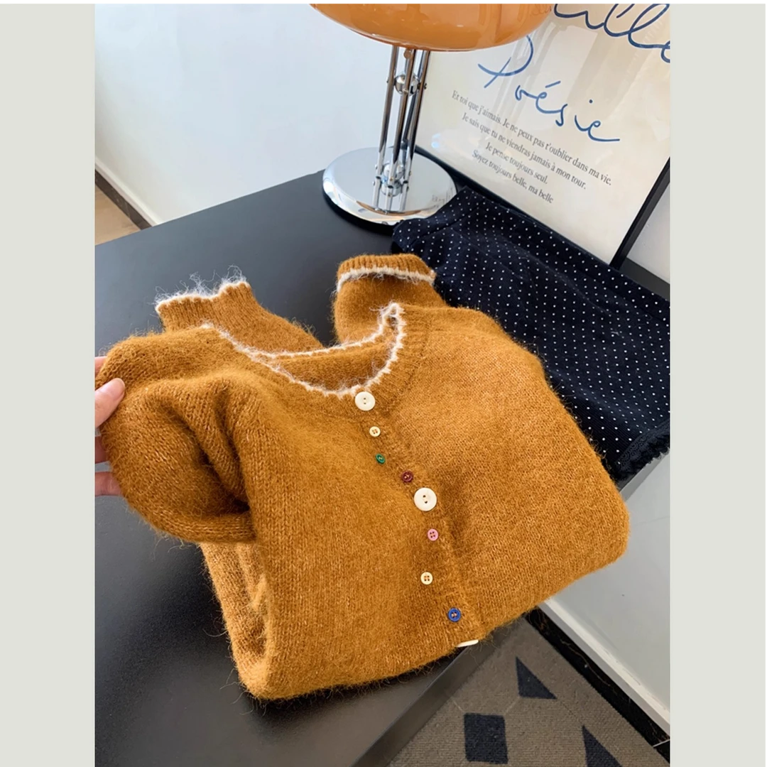 2025秋季新款彩扣撞色拼接圆领长袖针织开衫毛衣外套外穿软糯上衣