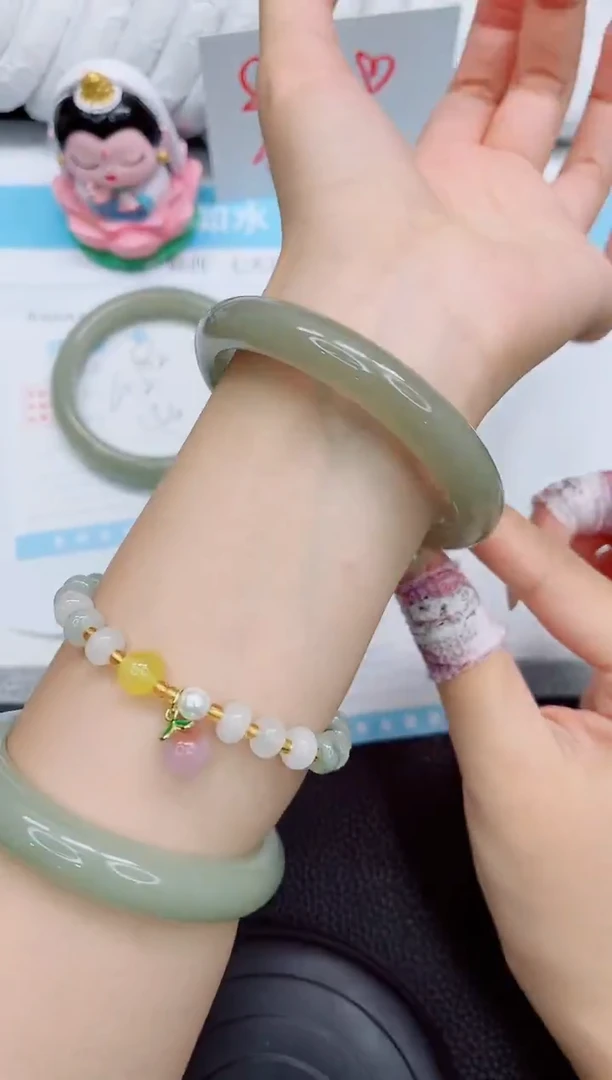 未镶嵌手镯石英质玉83-57.9