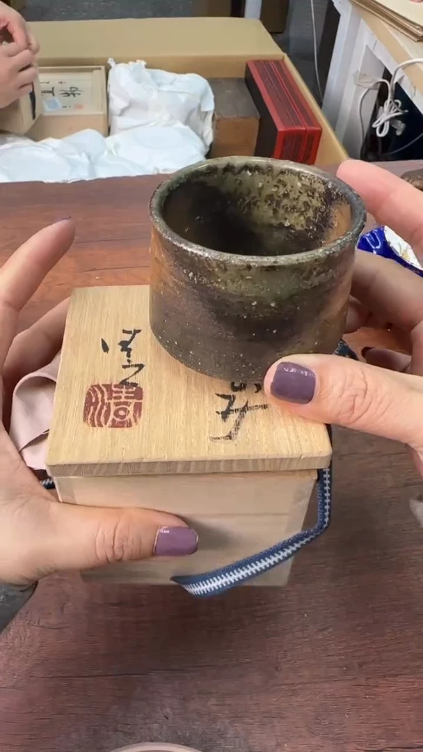 两手空空不敢误芳华