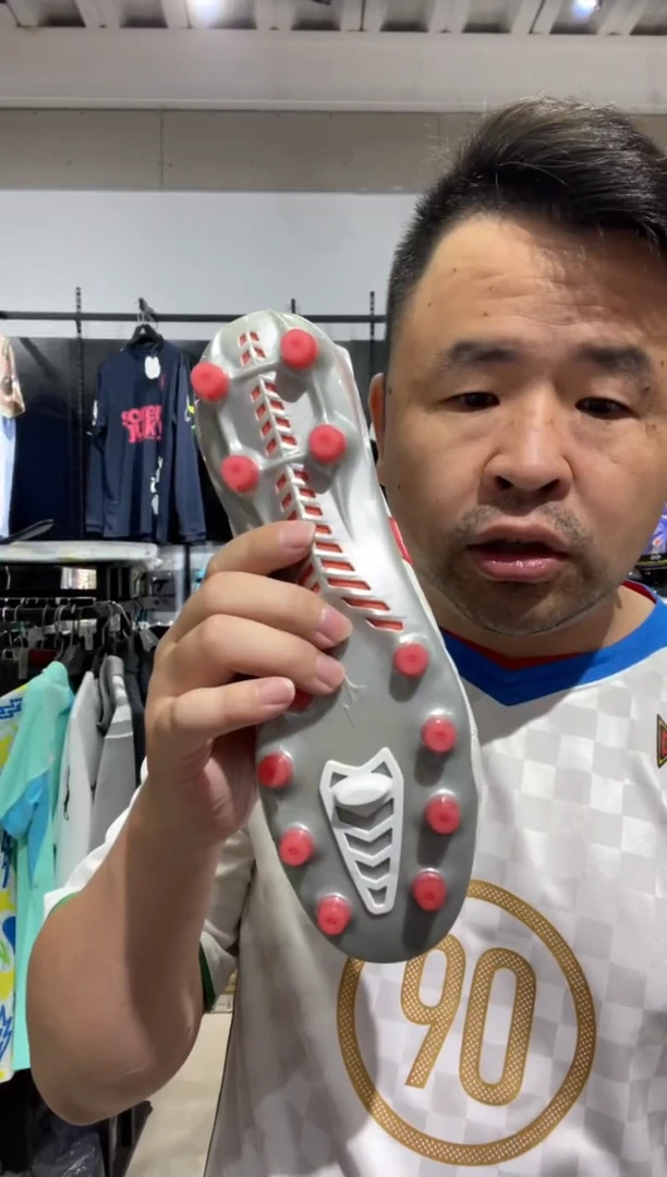 带**关尺码41/265，价格1350元