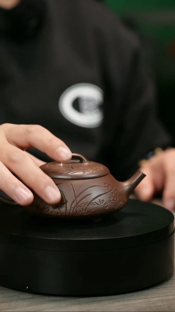 茶壶紫砂?****?H2322刘彭明底槽青刻绘逸瓢