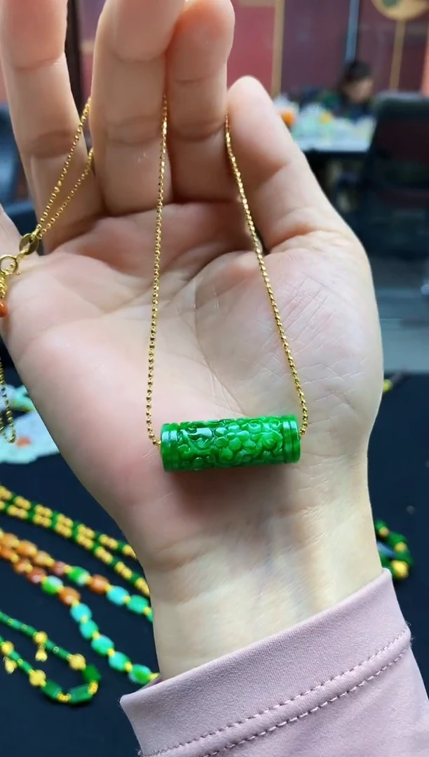 颈饰未镶嵌翡翠吊坠