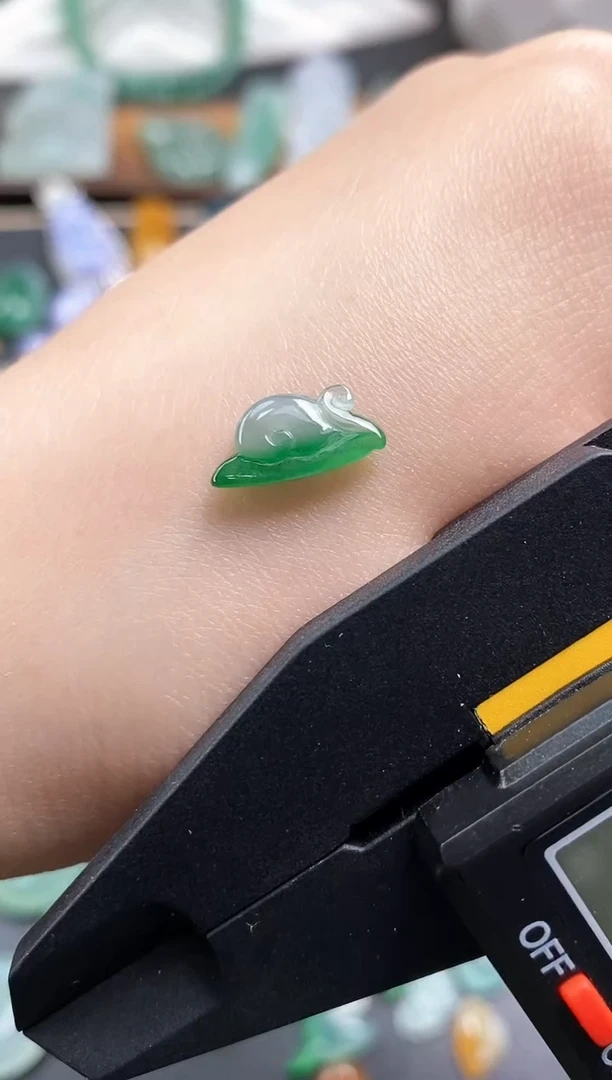 颈饰未镶嵌翡翠蜗牛