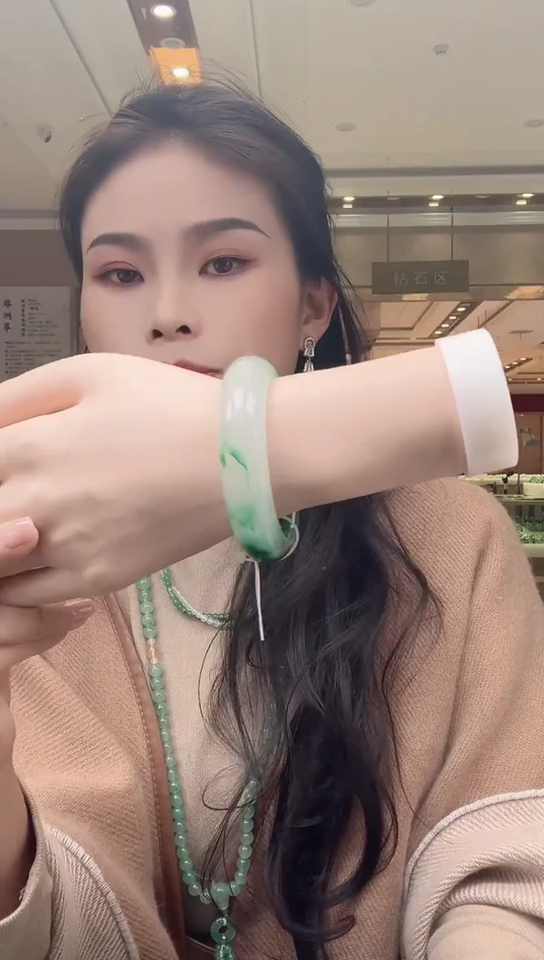 未镶嵌手镯石英质玉74