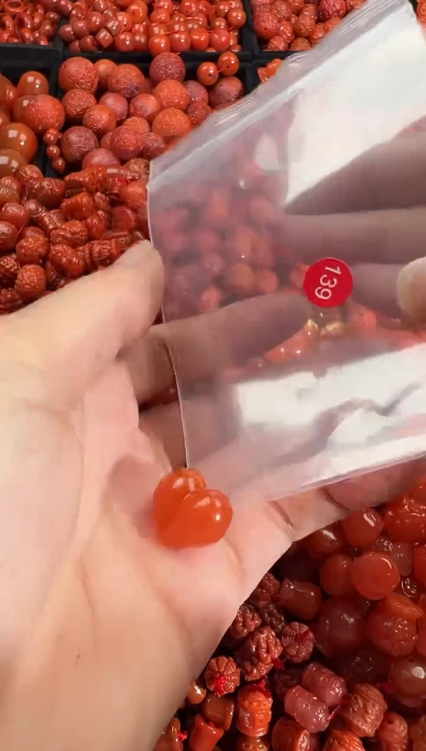 南红玛瑙未镶嵌颈饰1