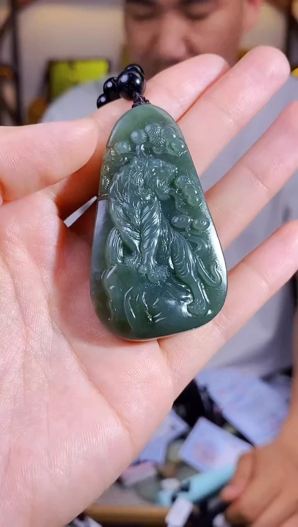 和田玉未镶嵌颈饰1