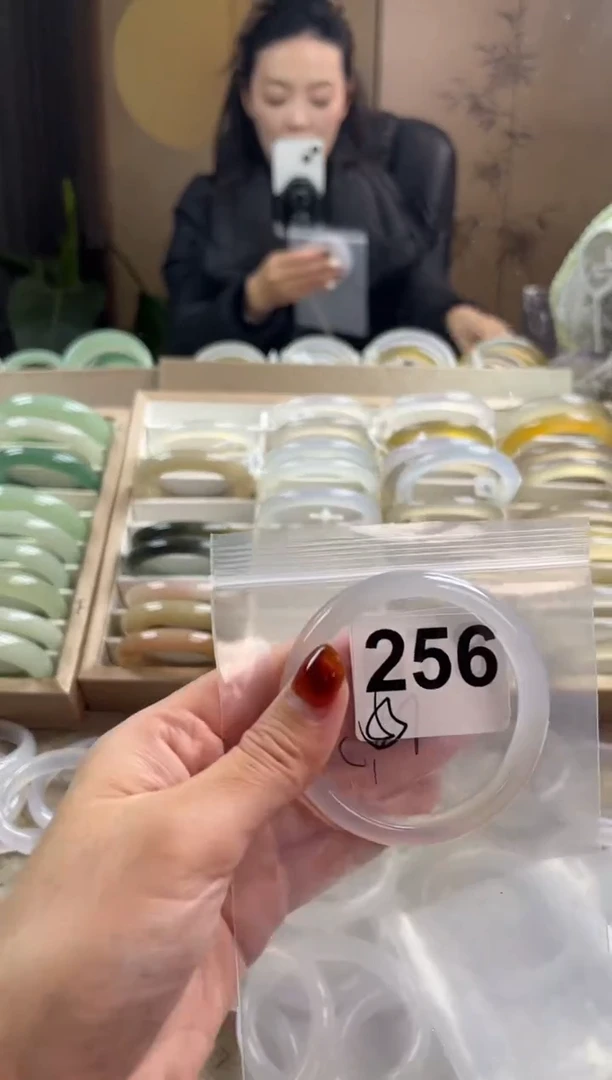 手镯玛瑙/玉髓未镶嵌256