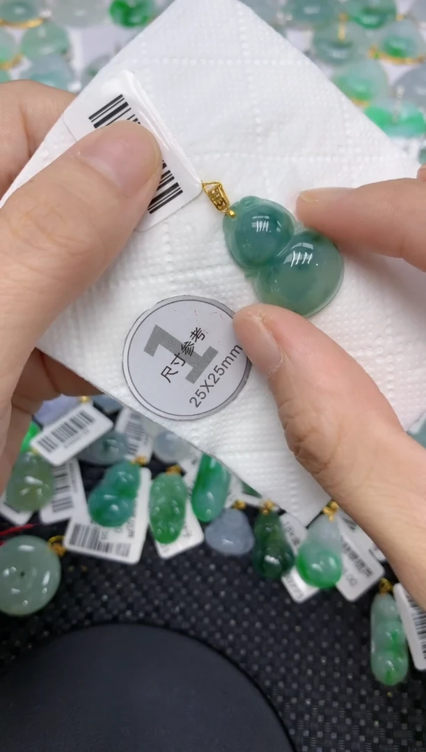 颈饰18K金镶嵌翡翠111111111