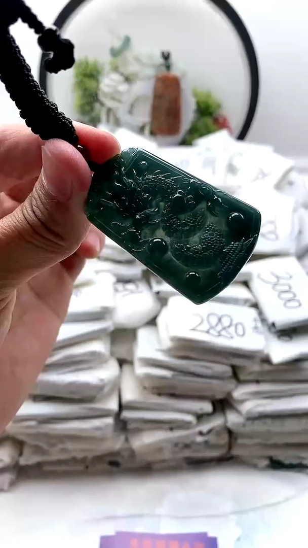 颈饰未镶嵌翡翠龙牌1