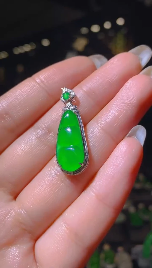 【闪购商品】翡翠吊坠(赠链)18K金镶嵌037