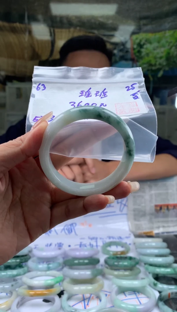 翡翠手镯未镶嵌翡翠手镯 下单联系小耳机#63