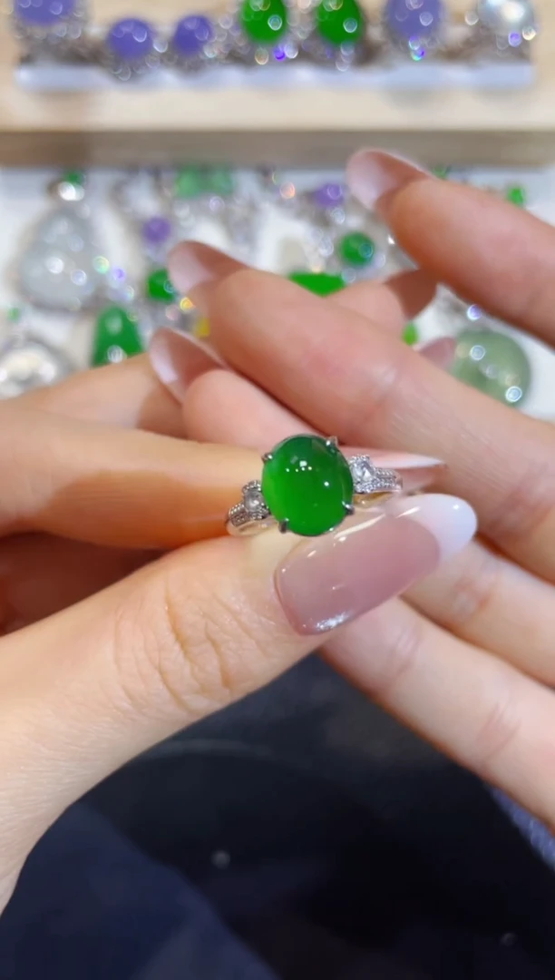 颈饰18K金镶嵌翡翠团购6