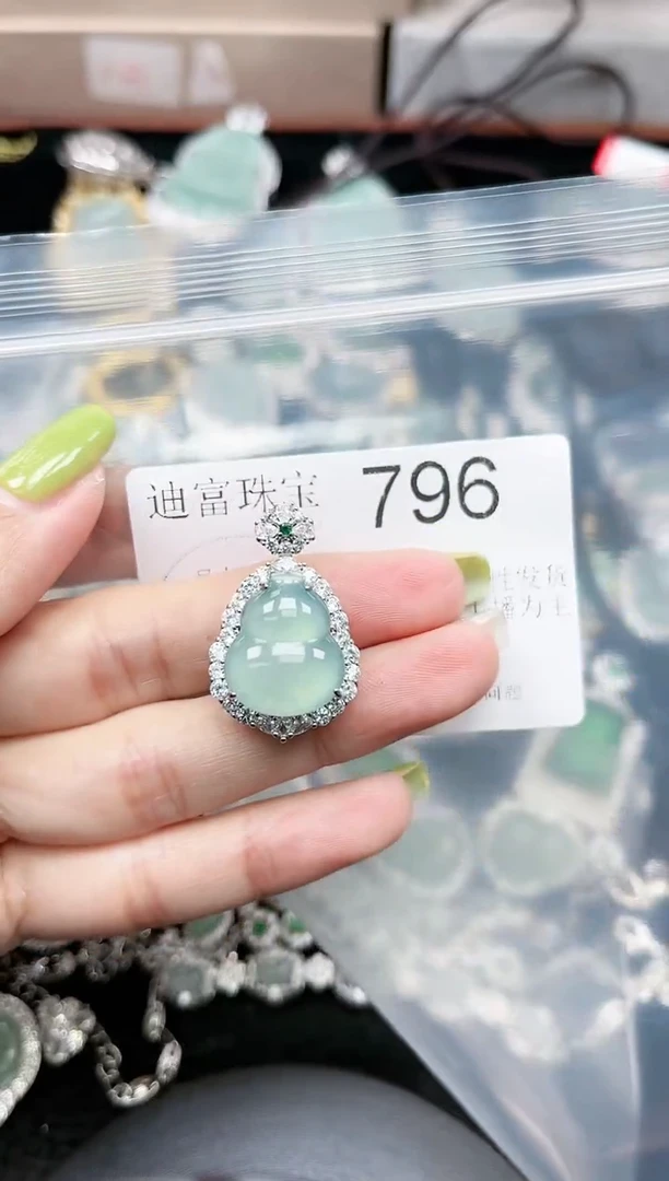 【闪购商品】翡翠颈饰未镶嵌赠皮绳796