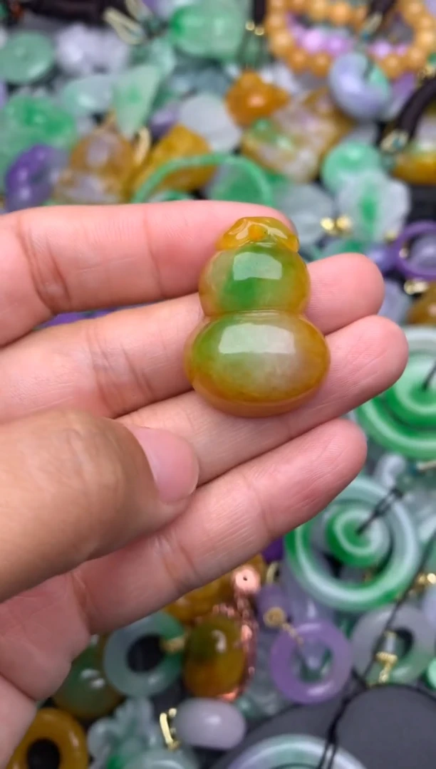 颈饰未镶嵌翡翠天然缅甸翡翠吊坠