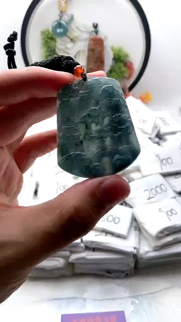颈饰未镶嵌翡翠山水牌
