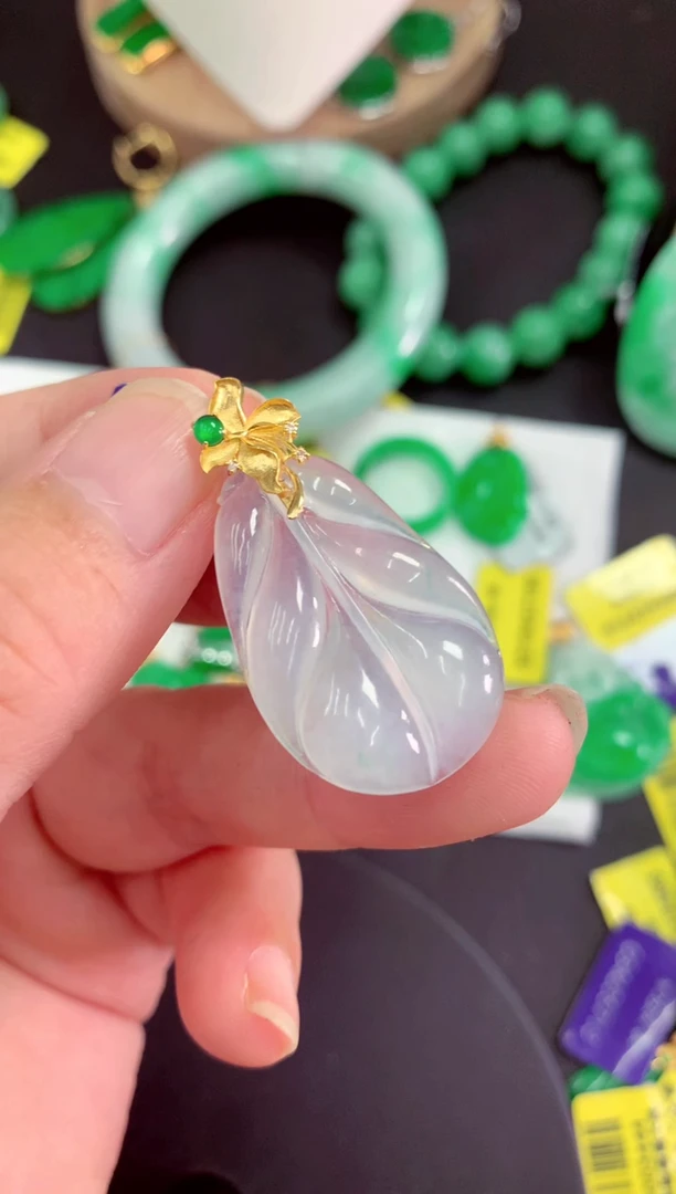 吊坠(不含链)18K金镶嵌翡翠挂件