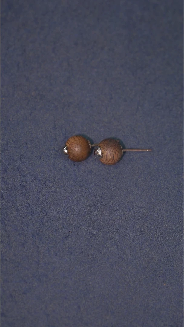 沉香吊坠海南莺歌绿棋耳钉一对