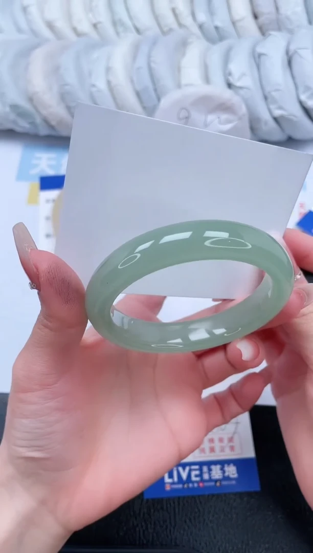 【闪购商品】石英质玉手镯未镶嵌T175-56.7