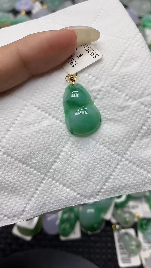 颈饰18K金镶嵌翡翠11111111111