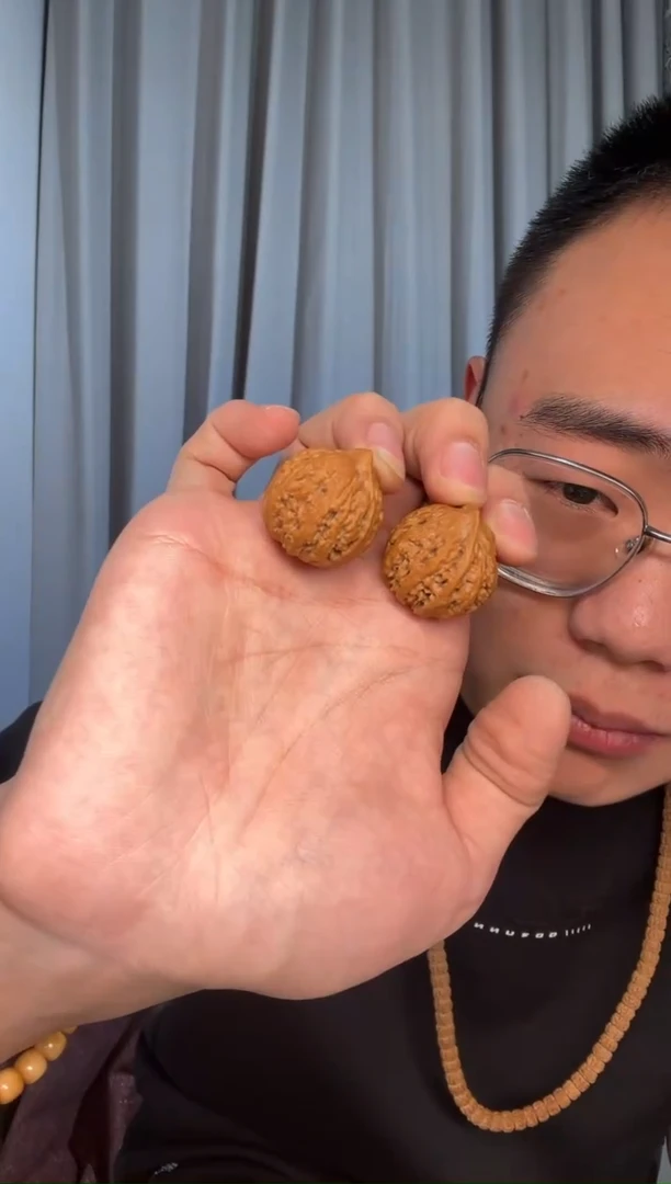 【闪购商品】文玩核桃吊坠小秋子一对（小手捻）