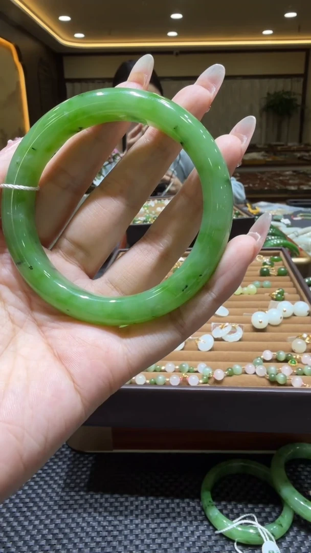 颈饰未镶嵌和田玉手镯60