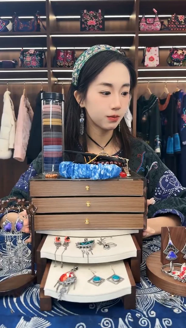 织绣L57黔东南苗族刺绣  首饰盒