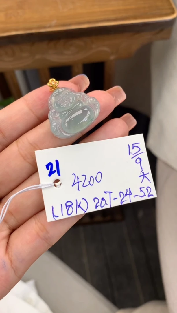 颈饰18K金镶嵌翡翠吊坠