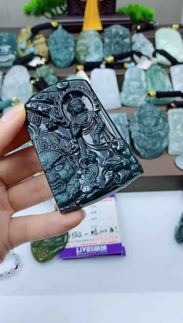 翡翠未镶嵌颈饰