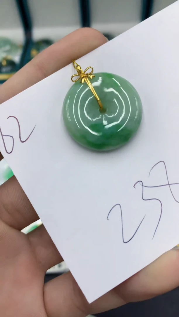 【闪购商品】翡翠颈饰18K金镶嵌翡翠