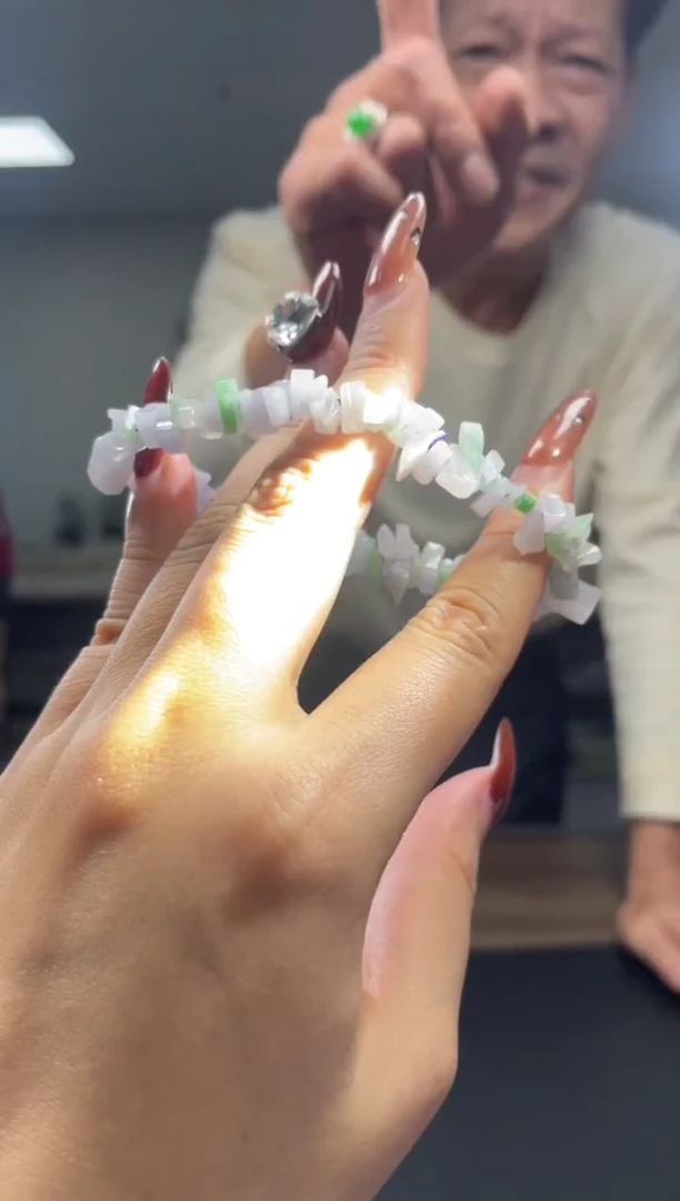 颈饰未镶嵌翡翠天然A货翡翠随机发一件92