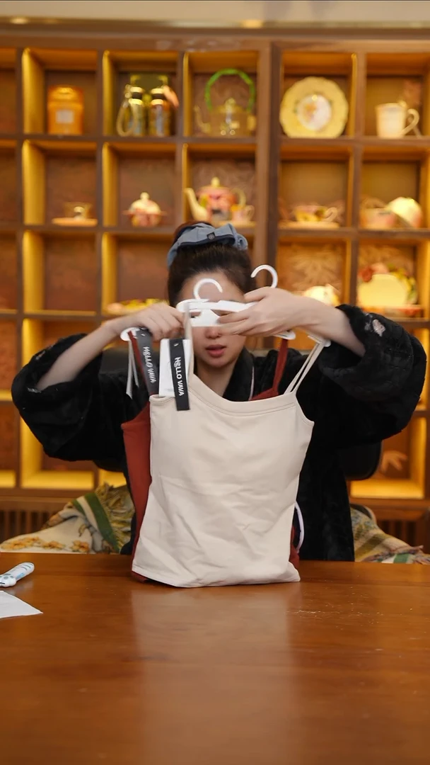 陶215-露思同款加绒吊带均码（80-130）杏色+红色