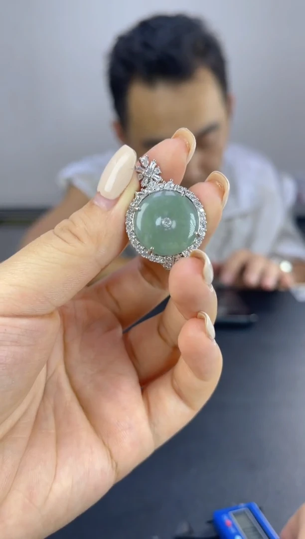 翡翠未镶嵌颈饰天然A货翡翠