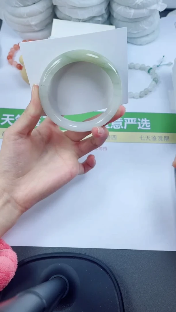 【闪购商品】石英质玉手镯未镶嵌75-61