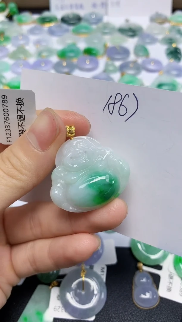 翡翠18K金镶嵌颈饰天然缅甸翡翠A货